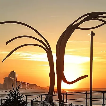 Queen - Luxe & House - 4, 3 Or 2 Bedrooms