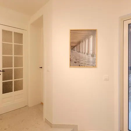 Queen - Luxe & House - 4, 3 Or 2 Bedrooms